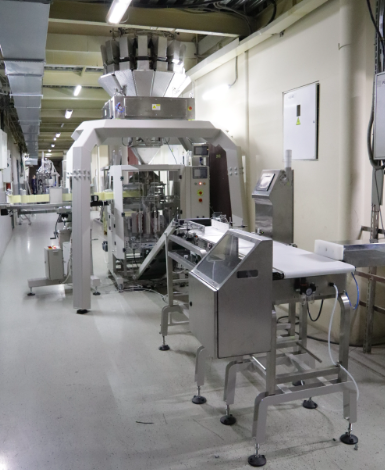 Упаковка креплений. Фасовочно-упаковочный комплекс Инпак-Мега с мультиголовочным дозатором, аппликатором этикеток и чеквейером Упаковка креплений. Фасовочно-упаковочный комплекс Инпак-Мега с мультиголовочным дозатором, аппликатором этикеток и чеквейером