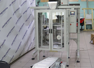 Упаковка кунжута. Фасовочно-упаковочное оборудование Инпак-Эконом Ш с дозатором МДВ-12 Упаковка кунжута. Фасовочно-упаковочное оборудование Инпак-Эконом Ш с дозатором МДВ-12