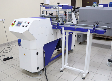 Упаковка коробочек для парфюма методом конверта. Целлофанатор А25М Упаковка коробочек для парфюма методом конверта. Целлофанатор А25М