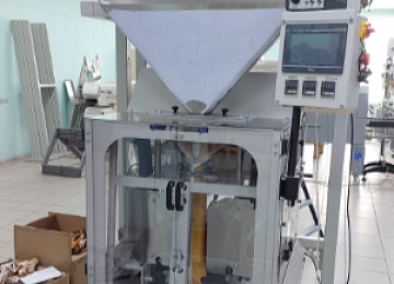 Фасовка и упаковка сырных палочек. Фасовочно-упаковочная машина Инпак-Про с дозатором МДВ-32 Фасовка и упаковка сырных палочек. Фасовочно-упаковочная машина Инпак-Про с дозатором МДВ-32